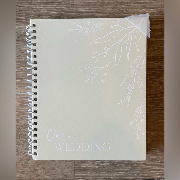Wedding planner book - Picture 1 of 3